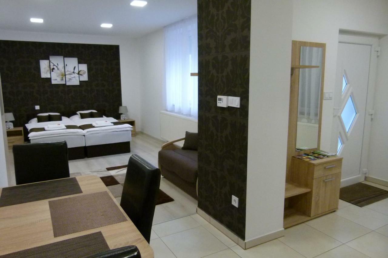 Wolf House Apartman 절러에게르세그 외부 사진